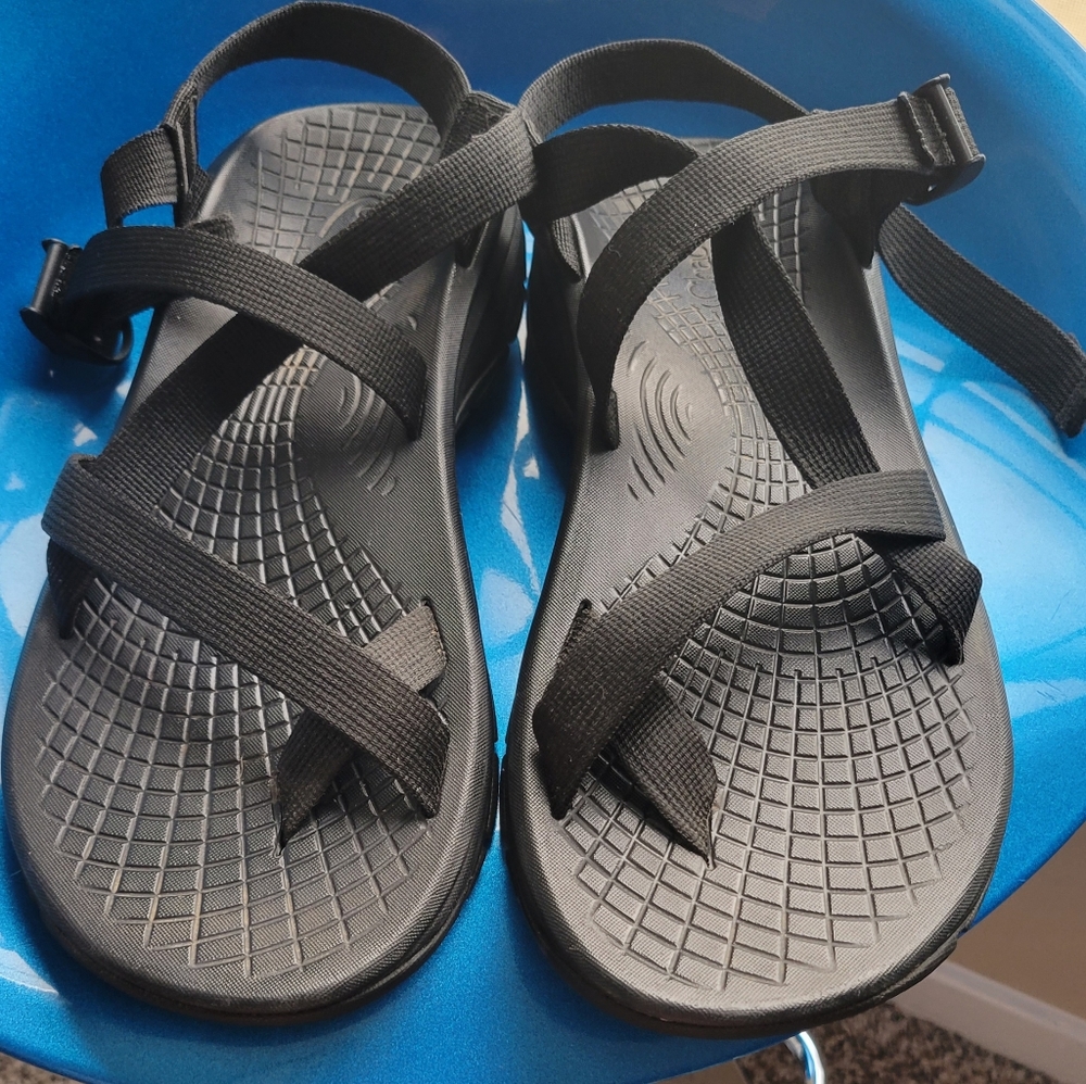 Mens size 11 chacos